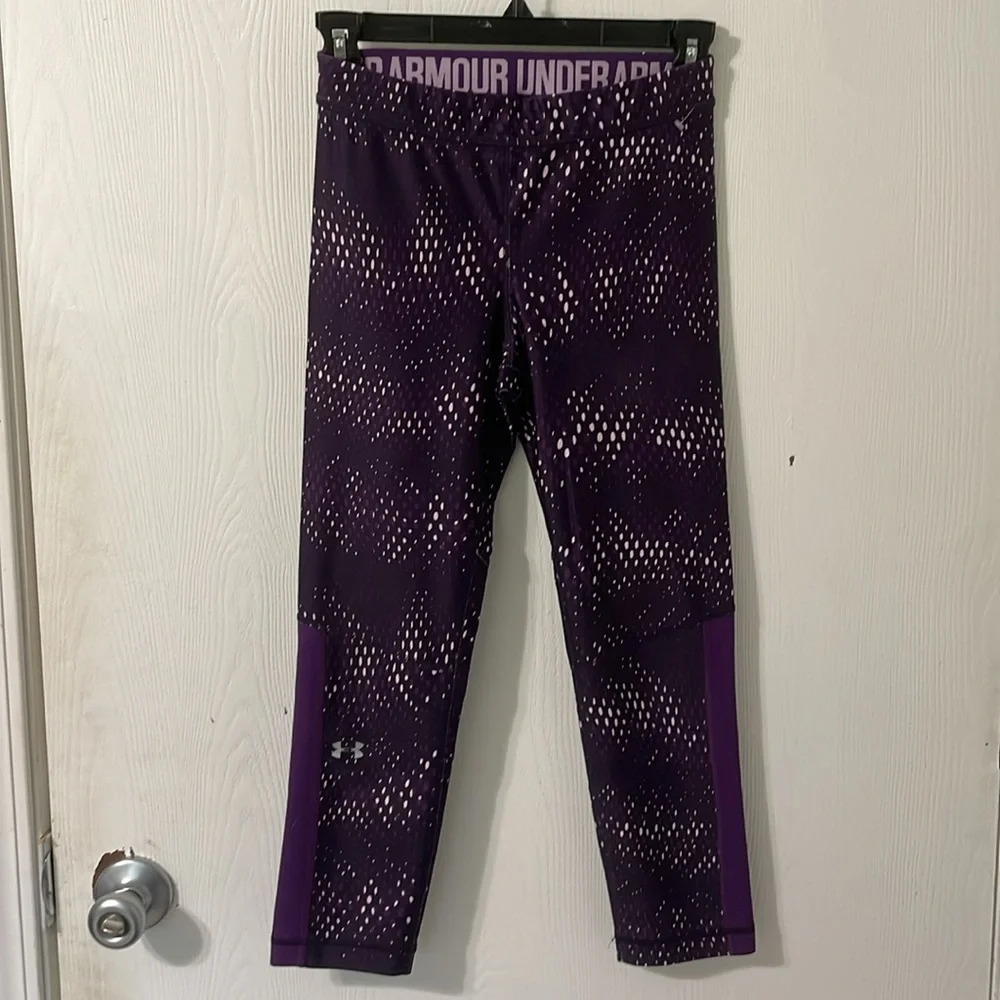 💰Under Armour HeatGear Compression Purple & White Pattern Crop Leggings Sz Small